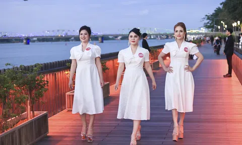 Dàn thí sinh Hoa hậu Doanh nhân Châu Á Việt Nam 2022 thanh lịch trong phần trình diễn trang phục công sở của NTK Miss Thủy tại Huế